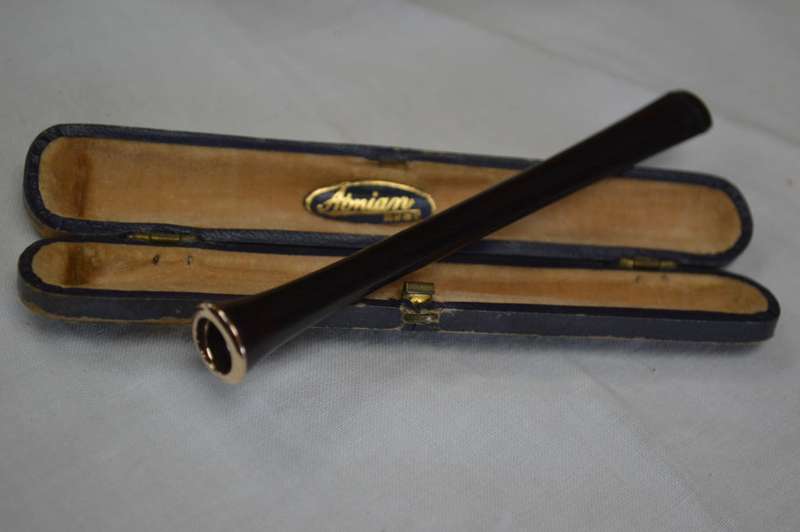 Aonian bakelite and gold elegant vintage cigarette holder