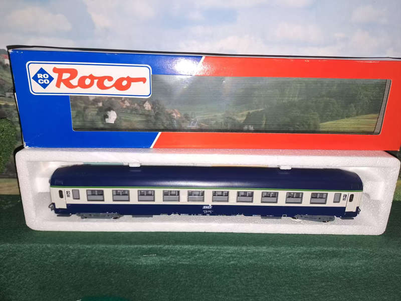 roco HO 44602 SNCF cl 2 passenger compartment coach