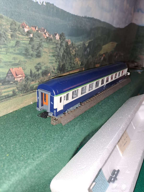 roco HO 44602 SNCF cl 2 passenger compartment coach