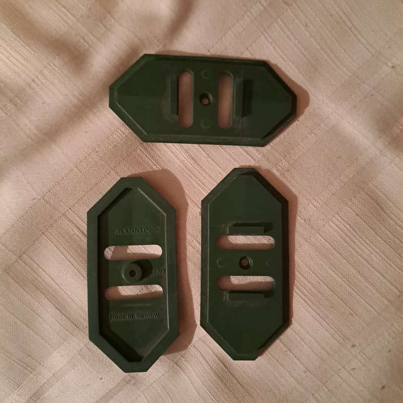 Marklin 467P/3 base for bridge pillar