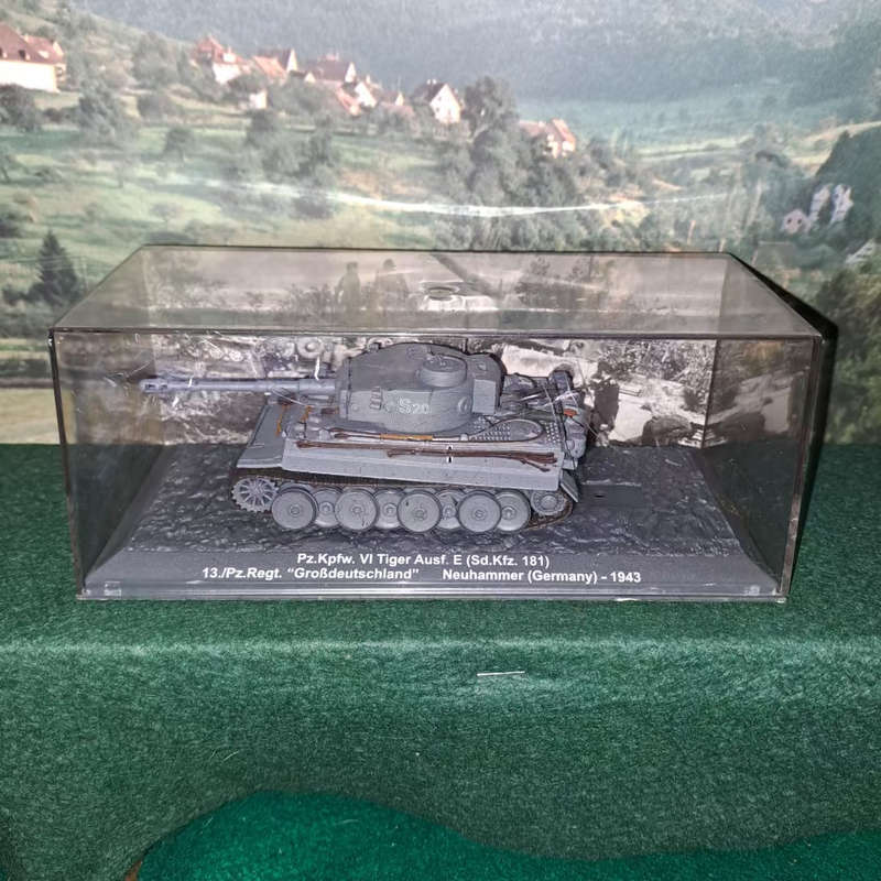 PZKPFW VI Tiger Model Tank 1:72 Scale Military Army  1943