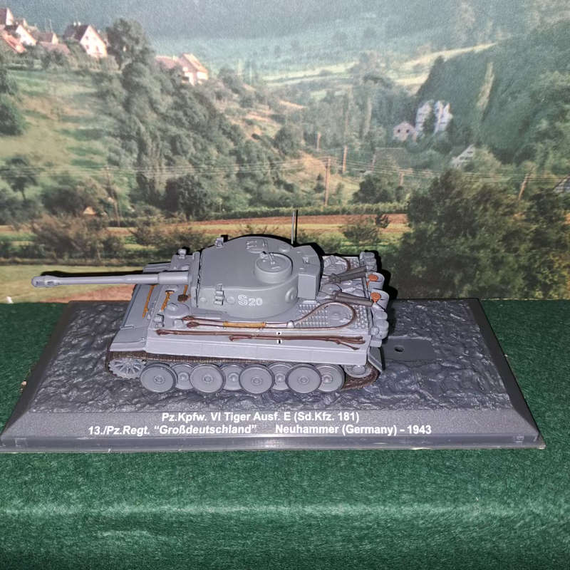 PZKPFW VI Tiger Model Tank 1:72 Scale Military Army  1943