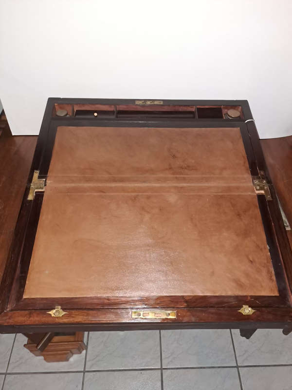 Beautiful large Rosewood writing slope ca 1860 with 2 ink wells and brass fittings