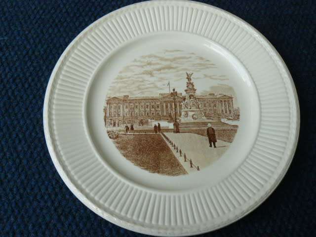 WEDGWOOD OLD ENGLISH VIEWS ENGLAND 26 CM