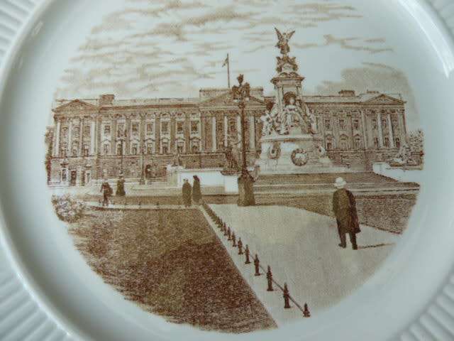 WEDGWOOD OLD ENGLISH VIEWS ENGLAND 26 CM