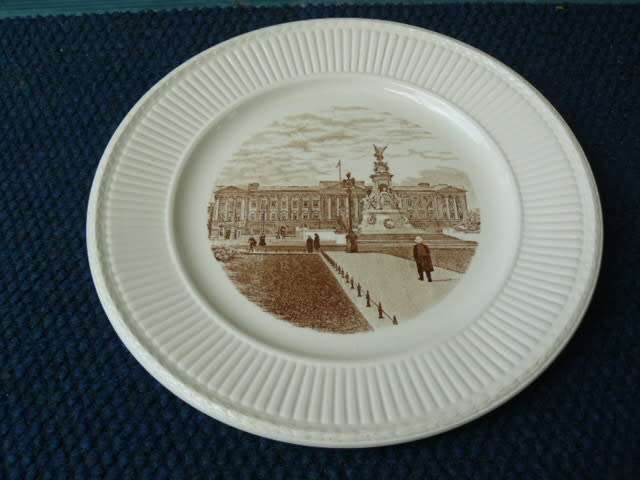 WEDGWOOD OLD ENGLISH VIEWS ENGLAND 26 CM