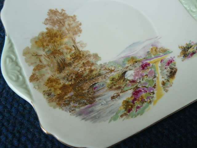 PORCELAIN PLATE SHELLY ENGLAND 24CM X 21 CM