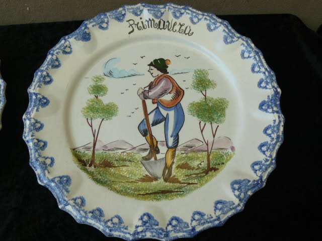 CERAMIC SET OF X 4 WALL HANGING WALL PLATES 27 CM  ****REDUCED****