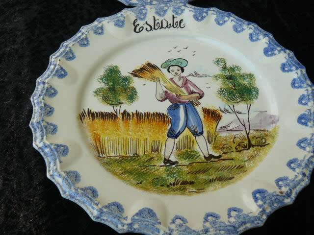 CERAMIC SET OF X 4 WALL HANGING WALL PLATES 27 CM  ****REDUCED****