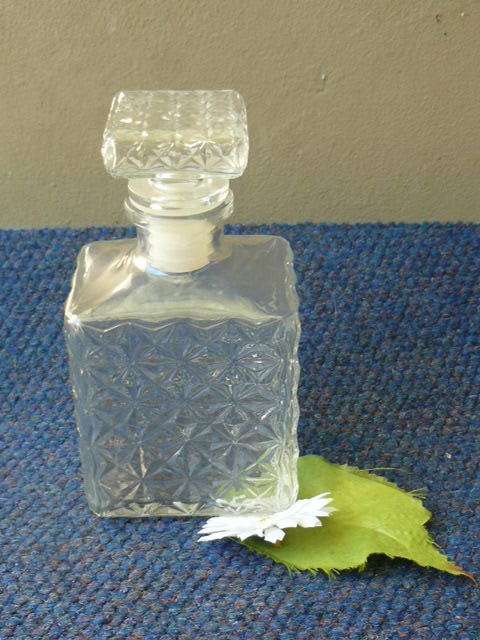 GLASS DECANTER