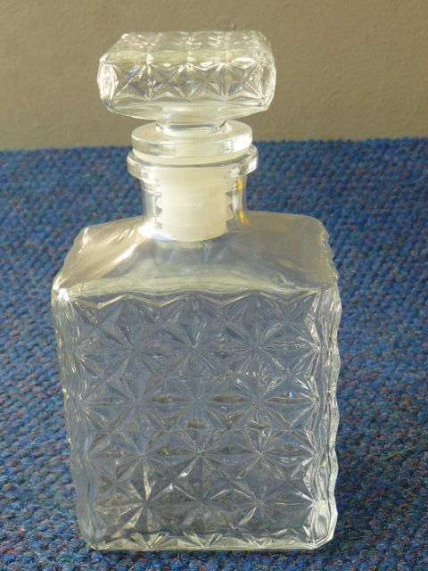 GLASS DECANTER
