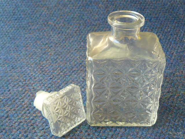 GLASS DECANTER