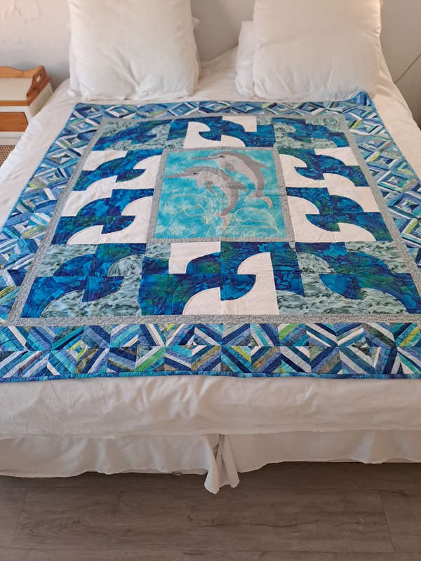 Beautiful dolphin hand made quilt 145cm x 160cm