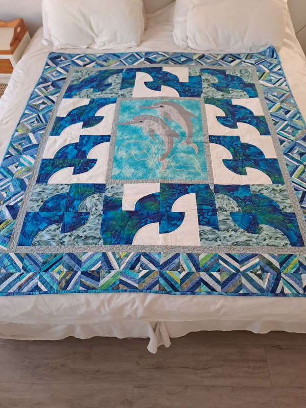 Beautiful dolphin hand made quilt 145cm x 160cm