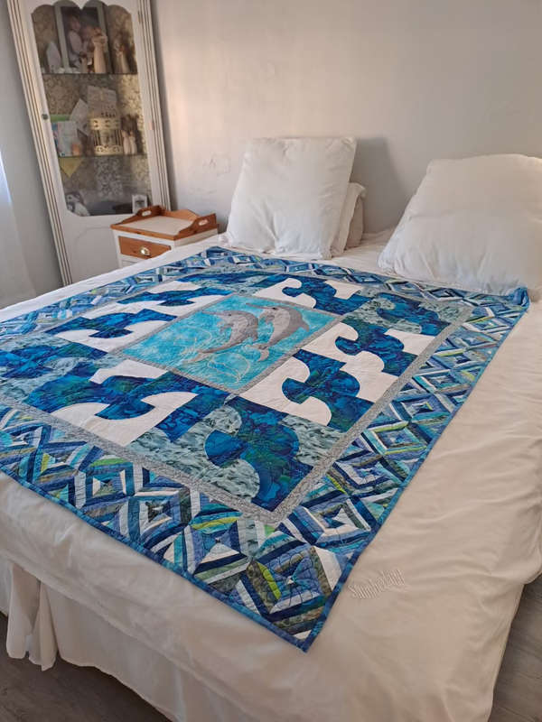 Beautiful dolphin hand made quilt 145cm x 160cm