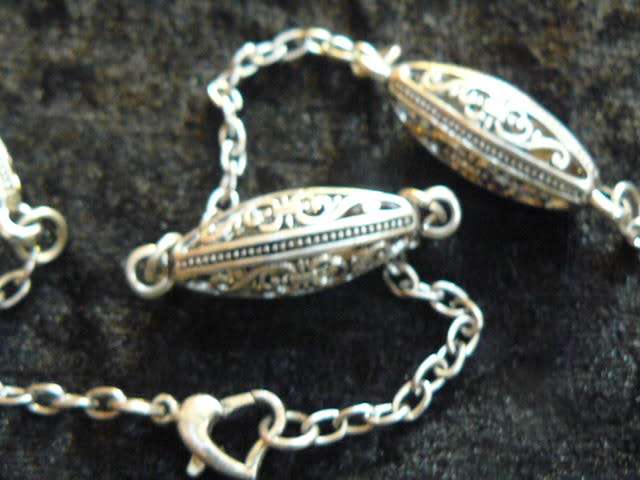 VERY PRETTY DETAILED SILVER TONED NECKLACE 65 CM GOOD CONDITION S/S