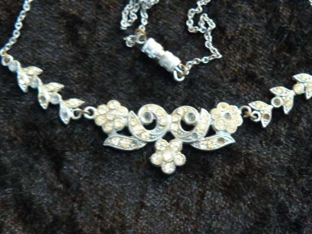 SILVER TONED NECKLACE VERY DETAILED AND FINE