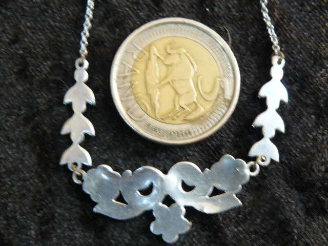 SILVER TONED NECKLACE VERY DETAILED AND FINE