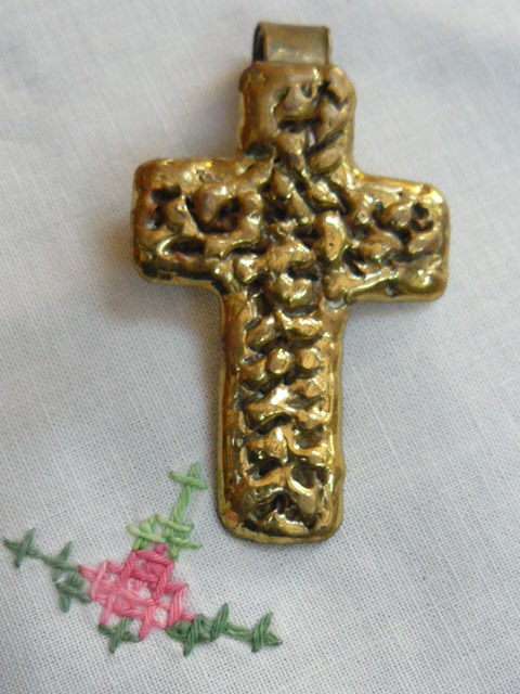 PENDANT CROSS BRASS ? very interesting