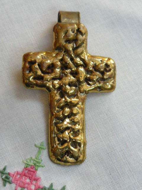 PENDANT CROSS BRASS ? very interesting