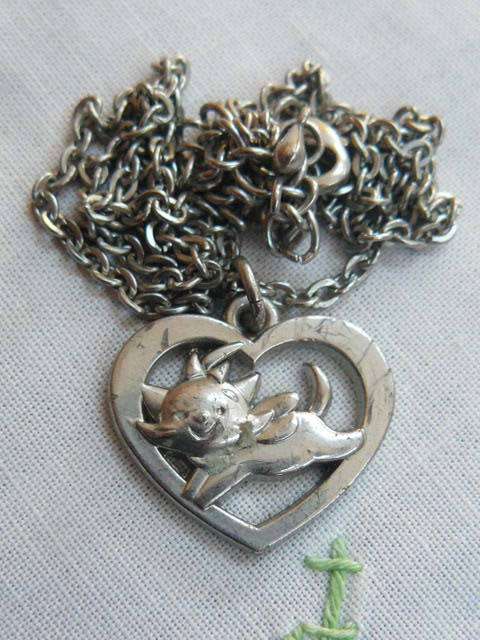 SILVER TONED FASHION CHAIN WITH PENDANT CHAIN44 CM LONG