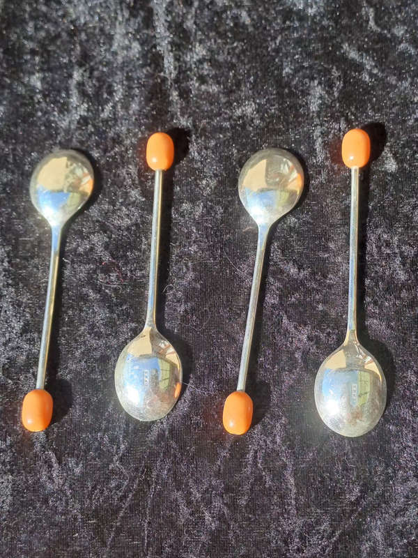 Set of 4 EPNS coffee bean spoons very nice condition