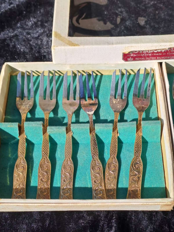 Novalux plate Royal Duton silver wares cake forks and spoons