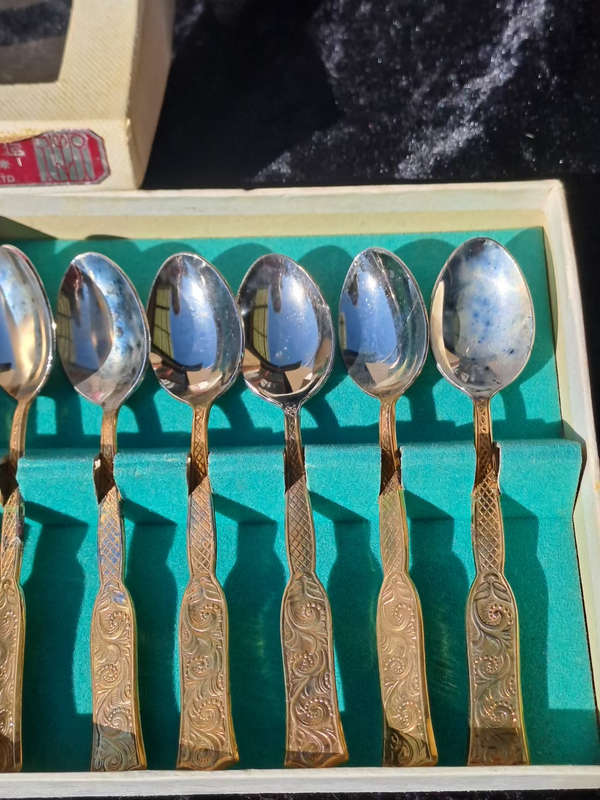 Novalux plate Royal Duton silver wares cake forks and spoons