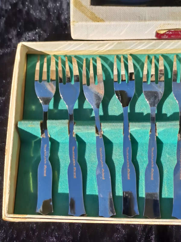Novalux plate Royal Duton silver wares cake forks and spoons