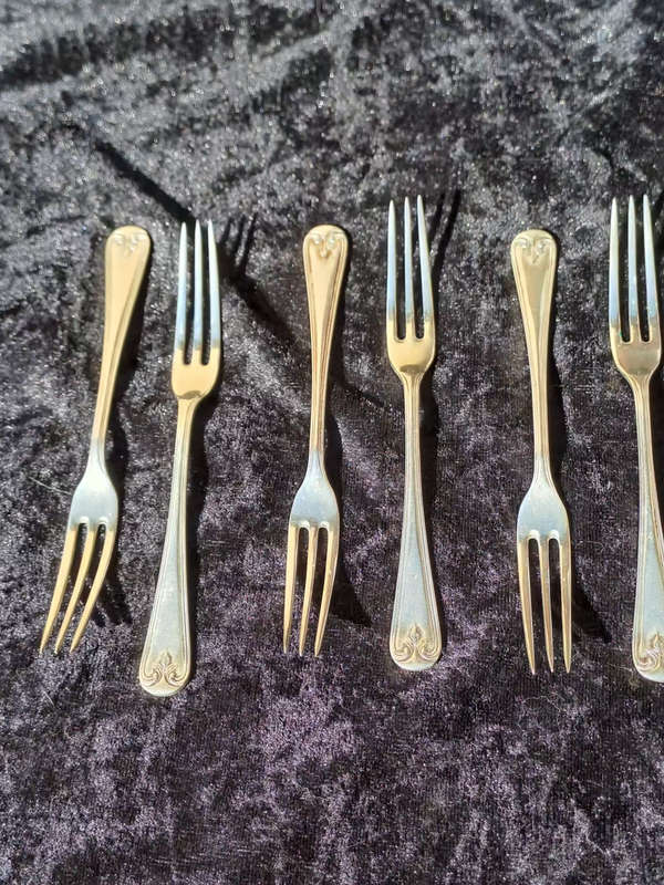 ^ hallmarked EP pickle forks very nice