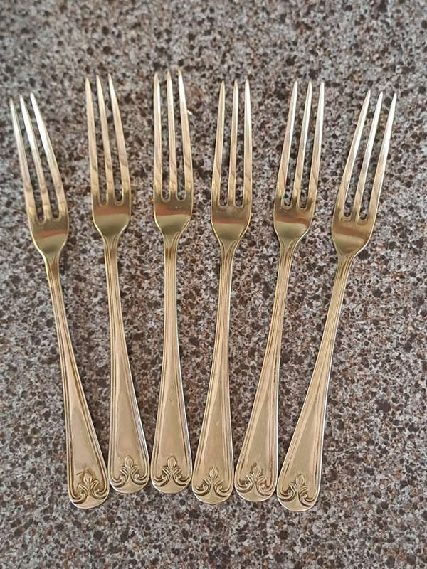 ^ hallmarked EP pickle forks very nice