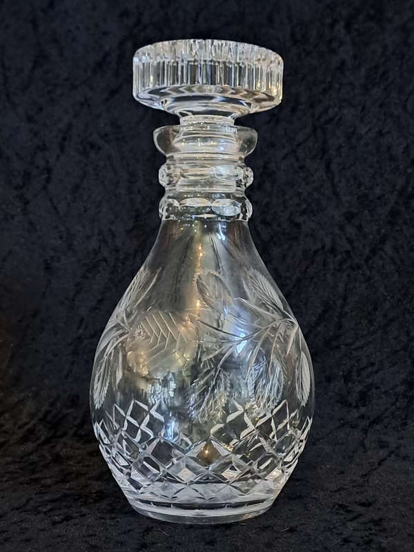 Stunning impressive Large Vintage Rose cut crystal decanter no chips or cracks 1.96kg