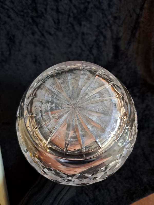 Stunning impressive Large Vintage Rose cut crystal decanter no chips or cracks 1.96kg