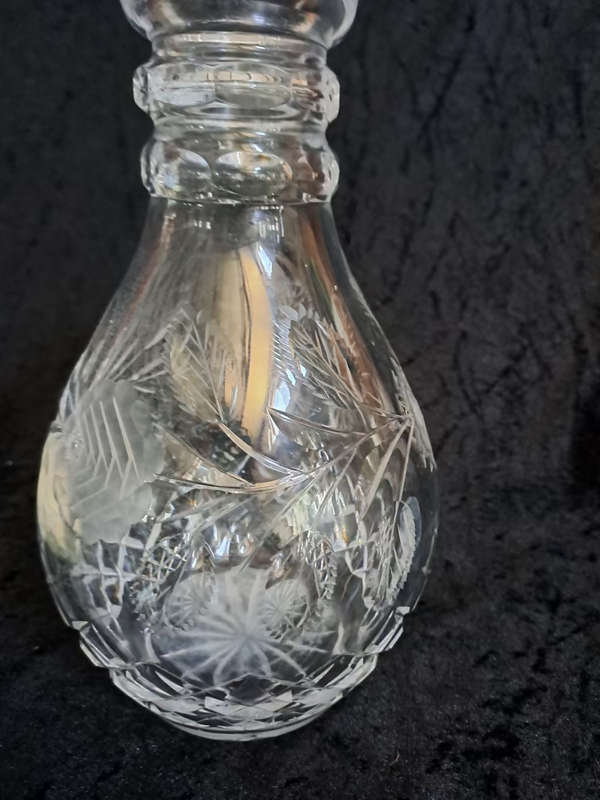 Stunning impressive Large Vintage Rose cut crystal decanter no chips or cracks 1.96kg