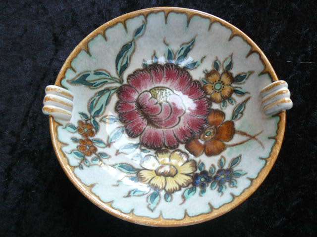 PORCELAIN BOWL Holland 18cm diam very pretty