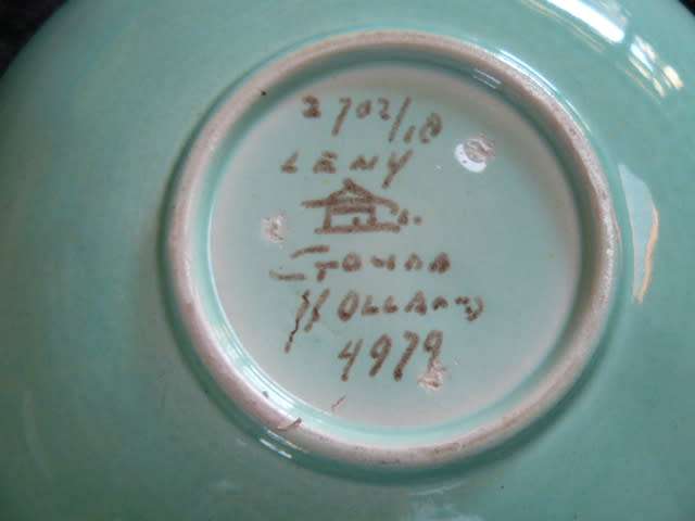 PORCELAIN BOWL Holland 18cm diam very pretty