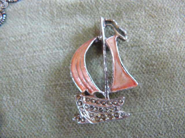 SAIL SHIP PENDANT AND SILVER TONED CHAIN