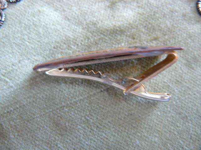 TYE CLIP VINTAGE unusual