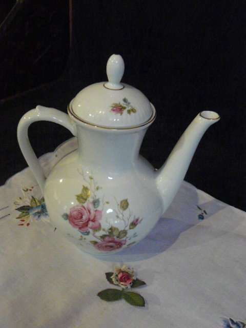 Beautiful BAVARIA COFFEE POT CERAMIC NO DAMAGE 23 CM X 8 CM BASE