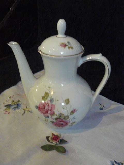Beautiful BAVARIA COFFEE POT CERAMIC NO DAMAGE 23 CM X 8 CM BASE