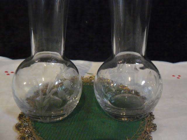 VASES X 2 MATCHING VERY NICE PATTERN
