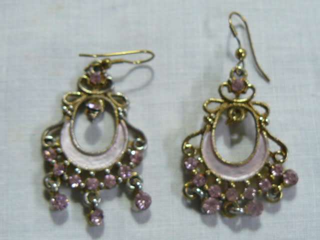 EARRINGS DETAILED