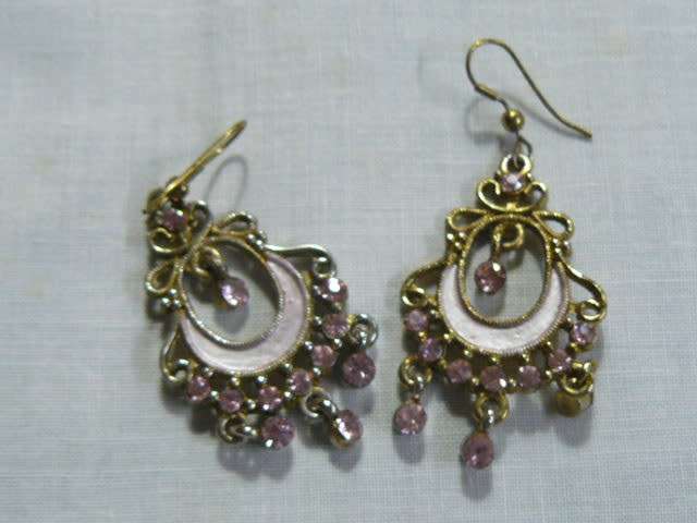 EARRINGS DETAILED