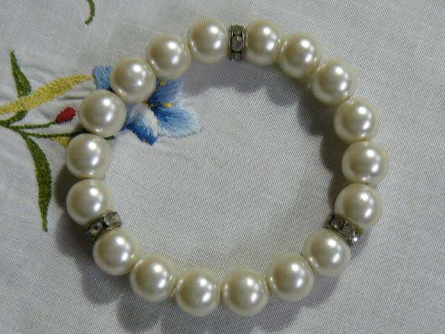 FOUX PEARL STRETCH BANGLE WITH BLING, EARRINGS AND PENDANT