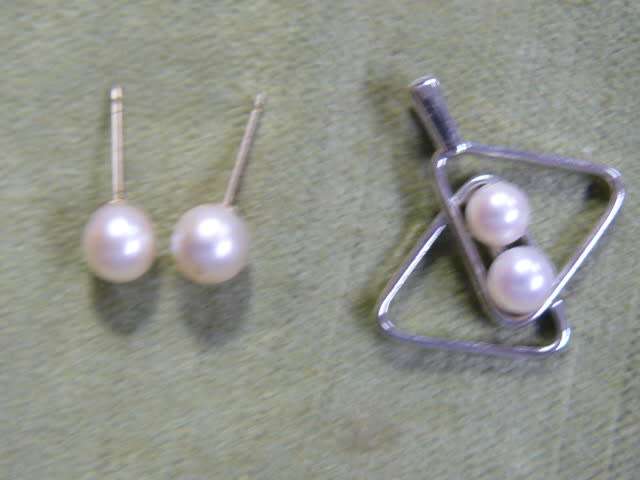 FOUX PEARL STRETCH BANGLE WITH BLING, EARRINGS AND PENDANT