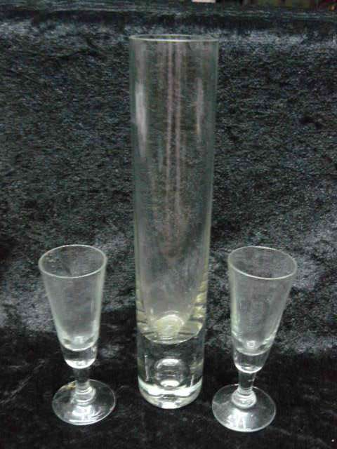 HEAVY BOTTOM BUBBLLE VAS 23 CM X 3 CM AND 2 X HAEAVY BOTTOM LITTLE VASES 10 CM X 3.2 CM