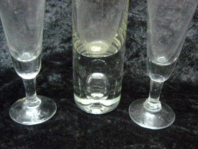 HEAVY BOTTOM BUBBLLE VAS 23 CM X 3 CM AND 2 X HAEAVY BOTTOM LITTLE VASES 10 CM X 3.2 CM
