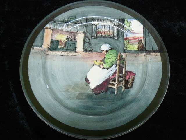 ROYAL DOULTON WALL PLATE 26 CM