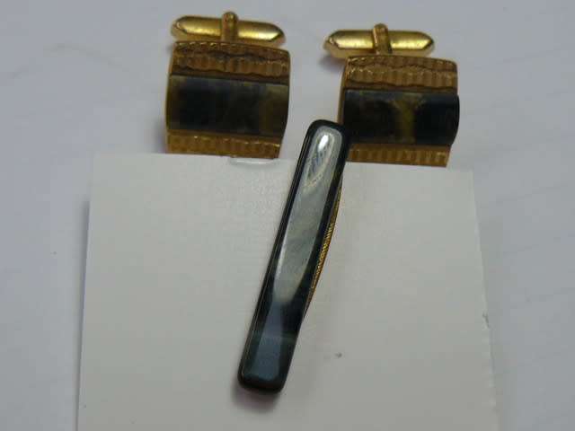 VINTAGE CUFF LINKS WITH SEMI PRECIOUS STONE GREENISH AND TIE CLIP