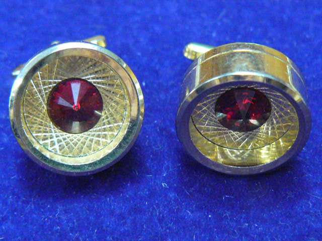 CUFF LINKS VINTAGE red stone and gold toned